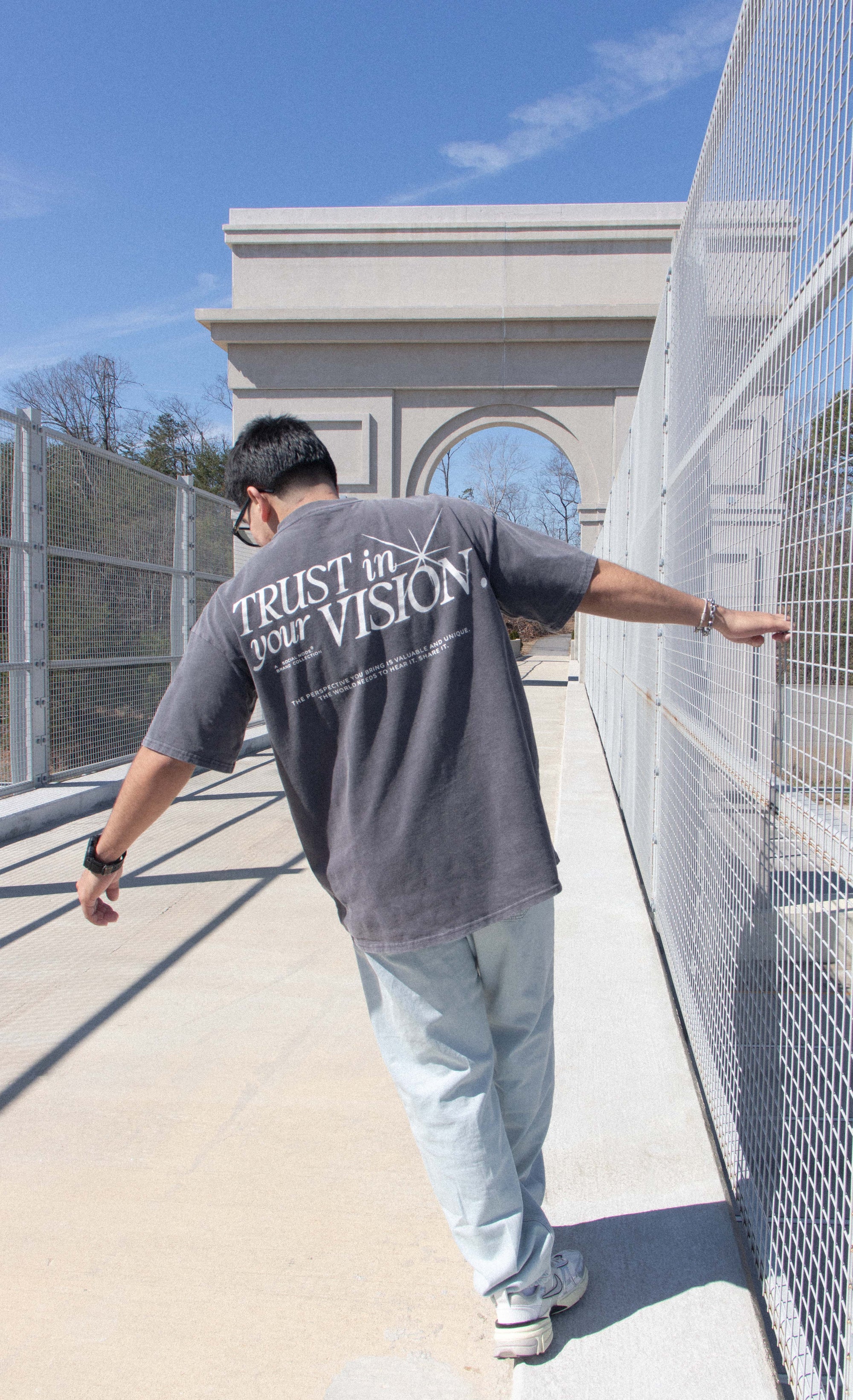 TRUST IN YOUR VISION. CHARCOAL GREY